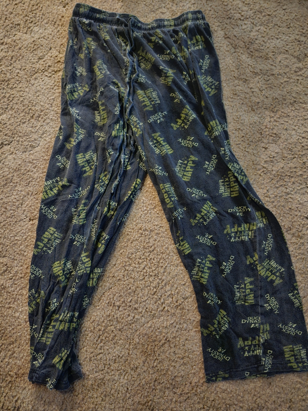 Duck Dynasty Dark Gray Lounge Pants with Green All-Over Print